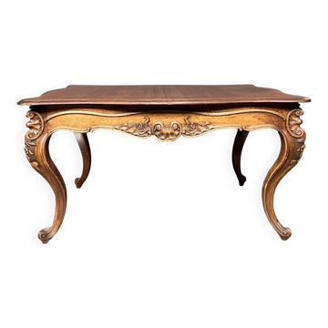Table à manger de style Régence.
