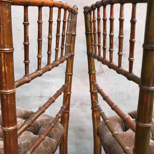 Paire de chaises dorées «faux bambou»