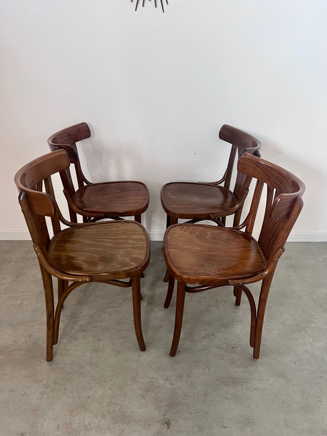 Lot 4 old vintage bentwood bistro chairs from the 70s