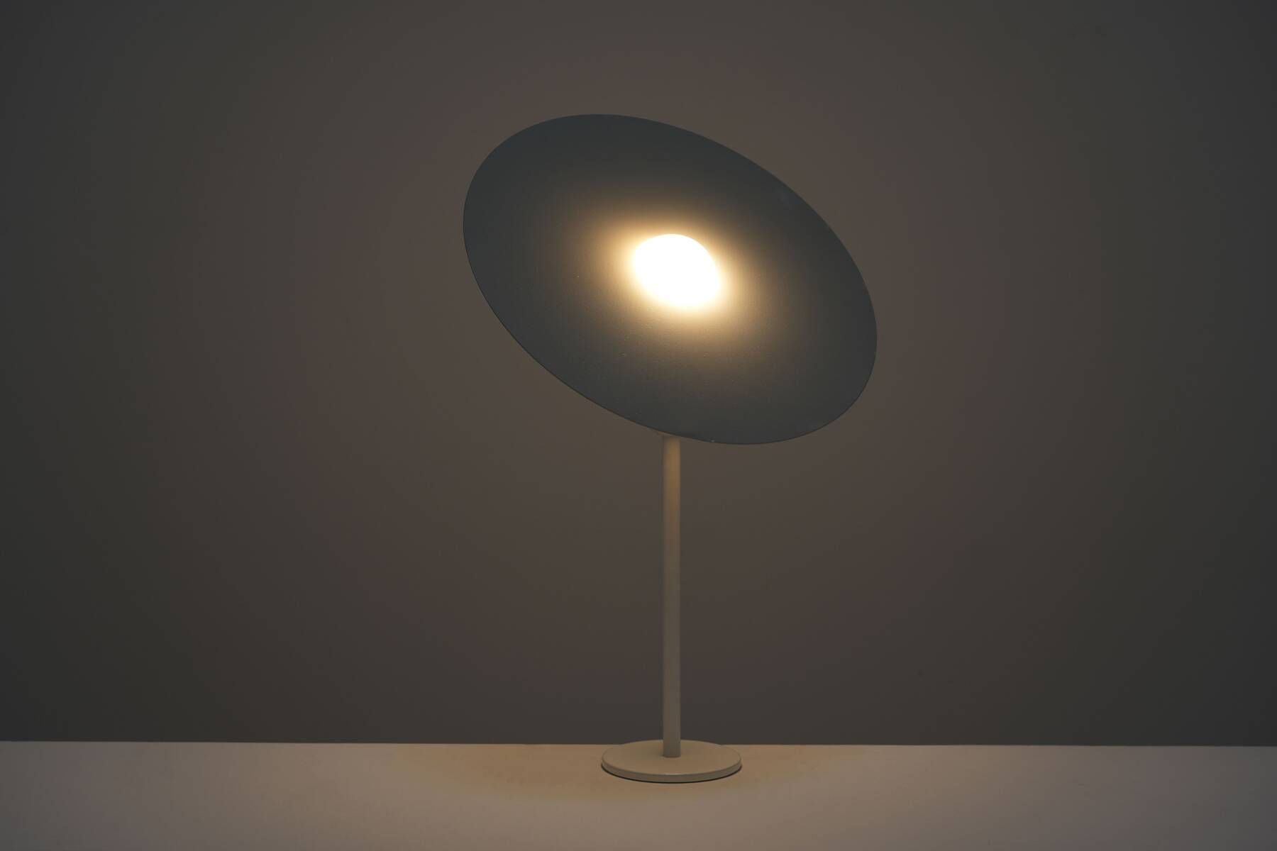 Lampe Hat de Frans van Nieuwenborg 1985 pour Designum