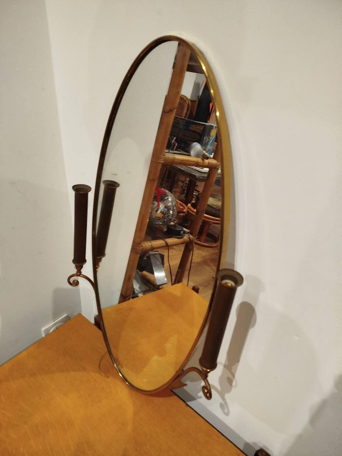Oval wall mirror with sconces – brass – 1950s/60s