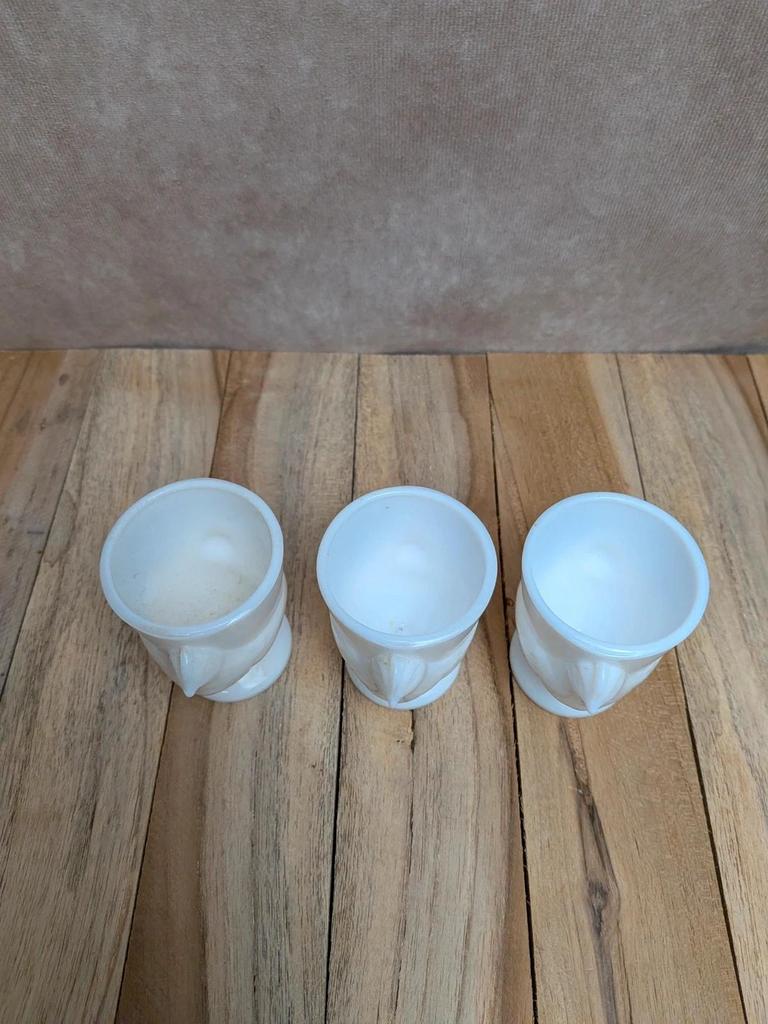 Lot de 3 coquetiers poule Arcopal blanc vintage
