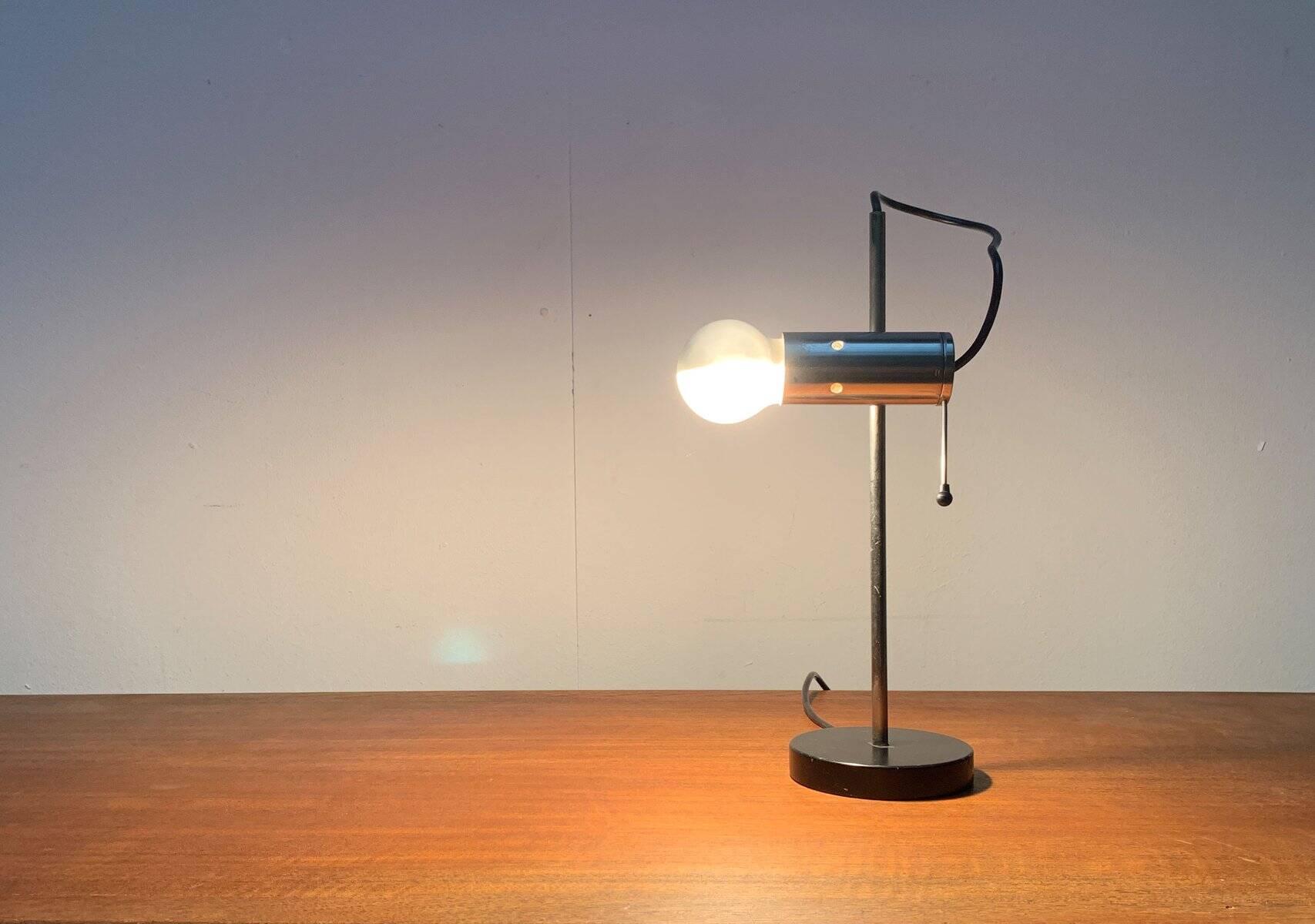 Italian table lamp model 251 from the mid-century by Tito Agnoli for Oluce, 1950s.
