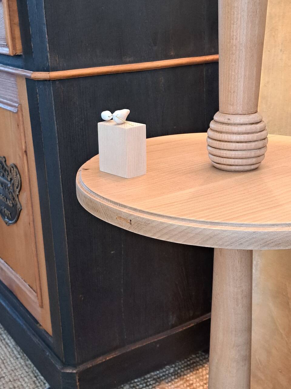 Light wood floor lamp with Art Deco wooden shelf