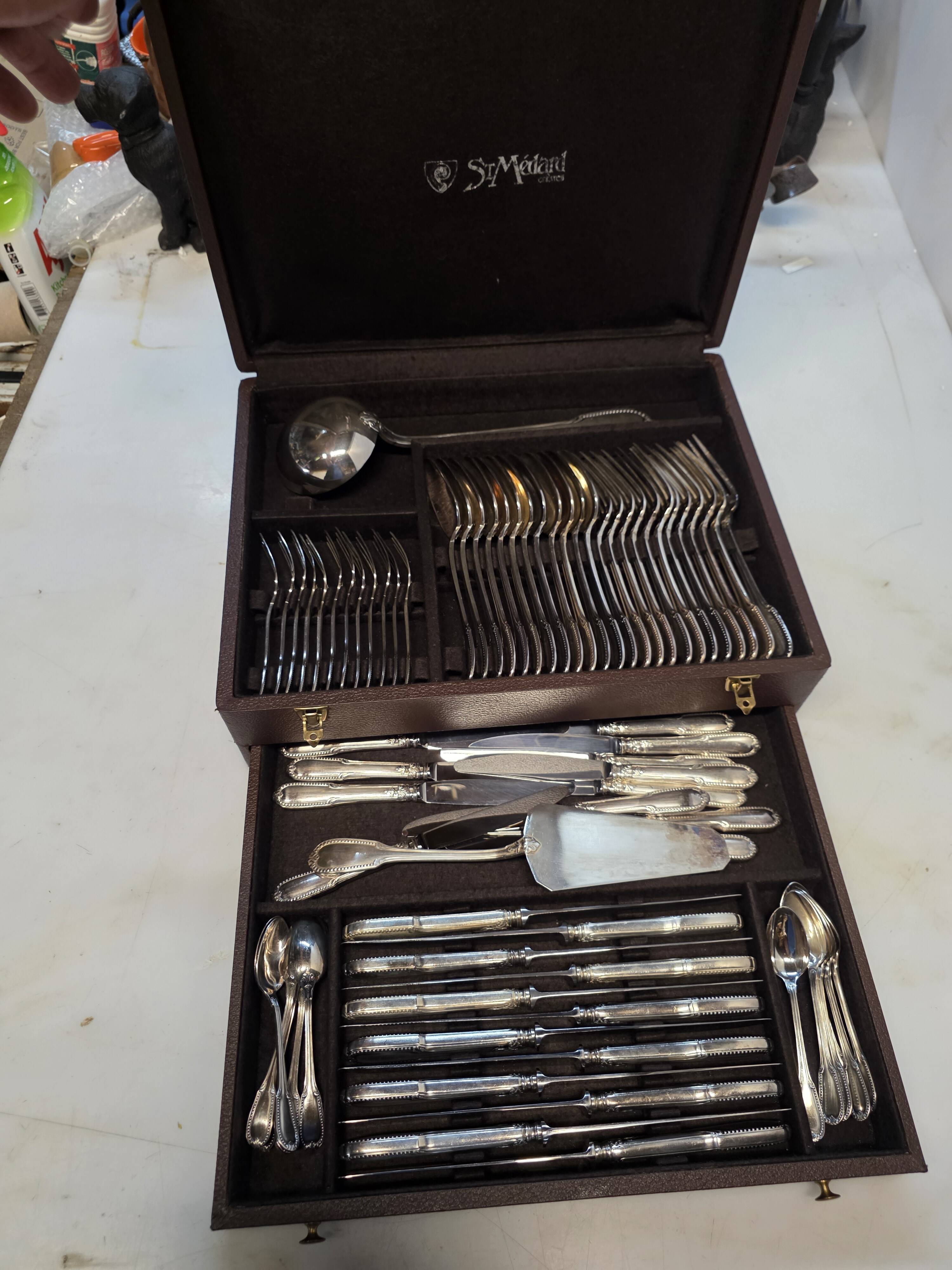 Ménagère 72 pièces en métal argenté 100  Saint-Médard, avec coffret