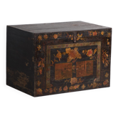 Coffre ancien peint en bois de pin – Chine, vers 1900
