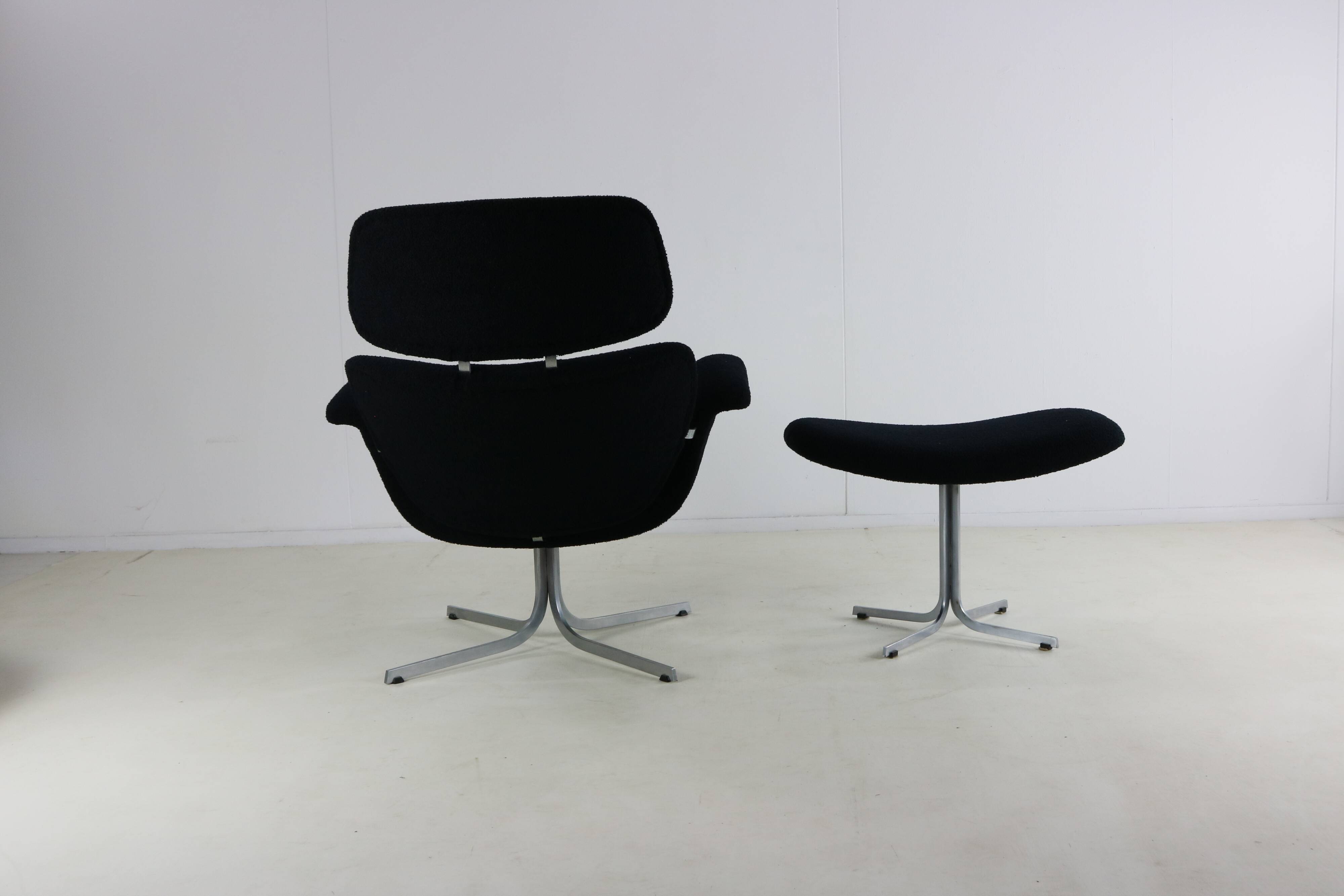 Artifort big tulip lounge chair with original ottoman