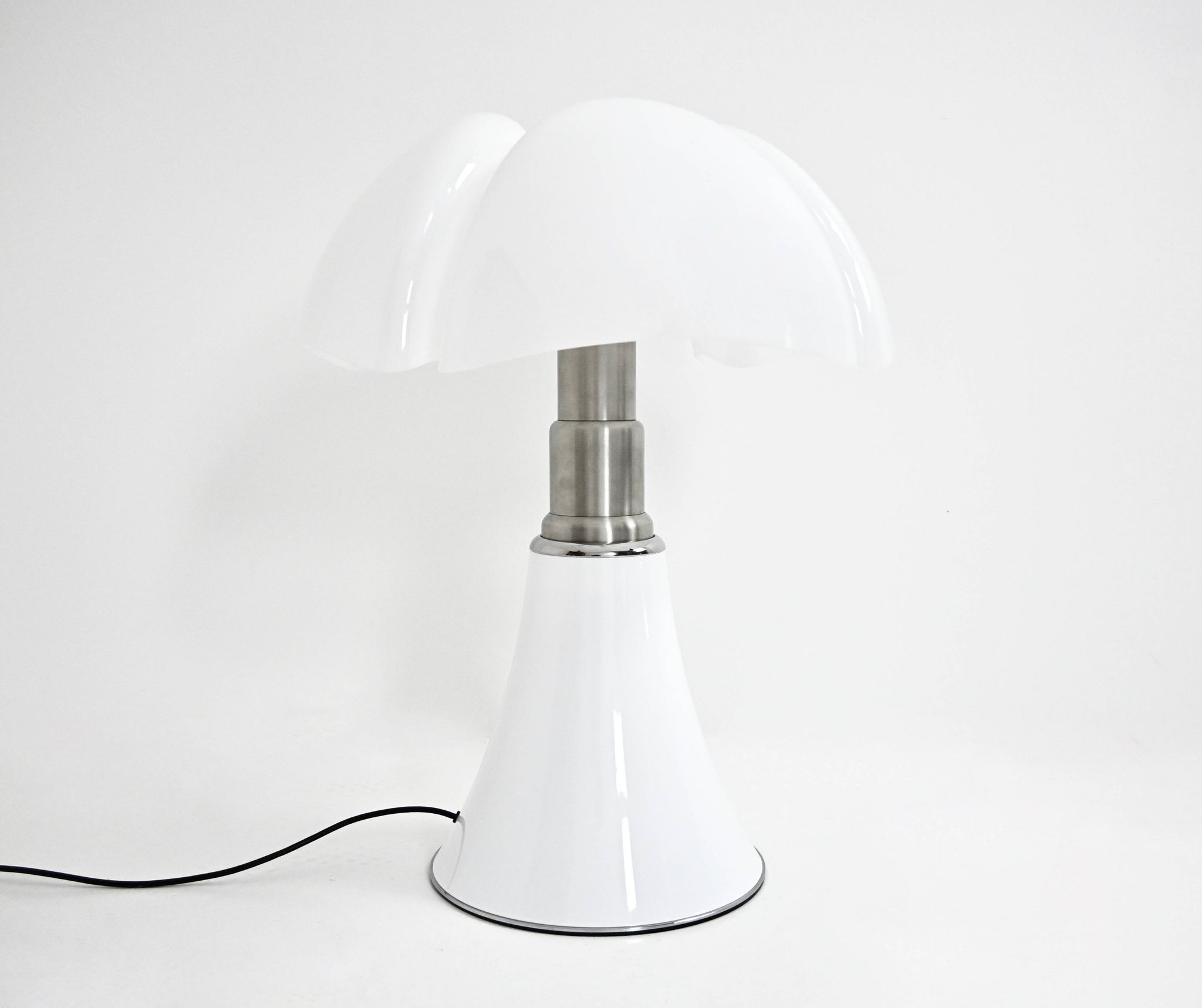 Lampe de table « Pipistrello » blanche de Gae Aulenti pour Martinelli Luce
