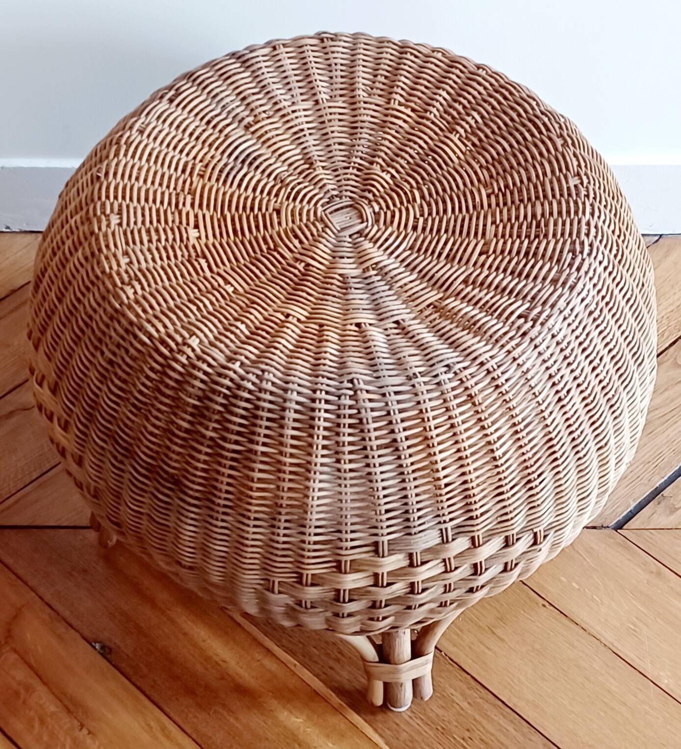 Wicker and rattan ball pouf. 70s/80s