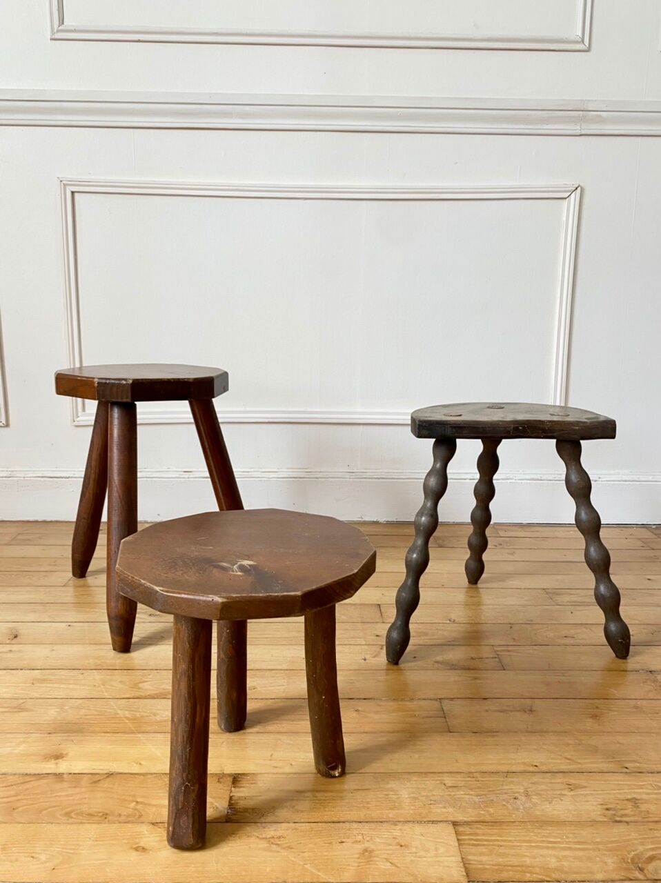 Trio de tabourets tripodes