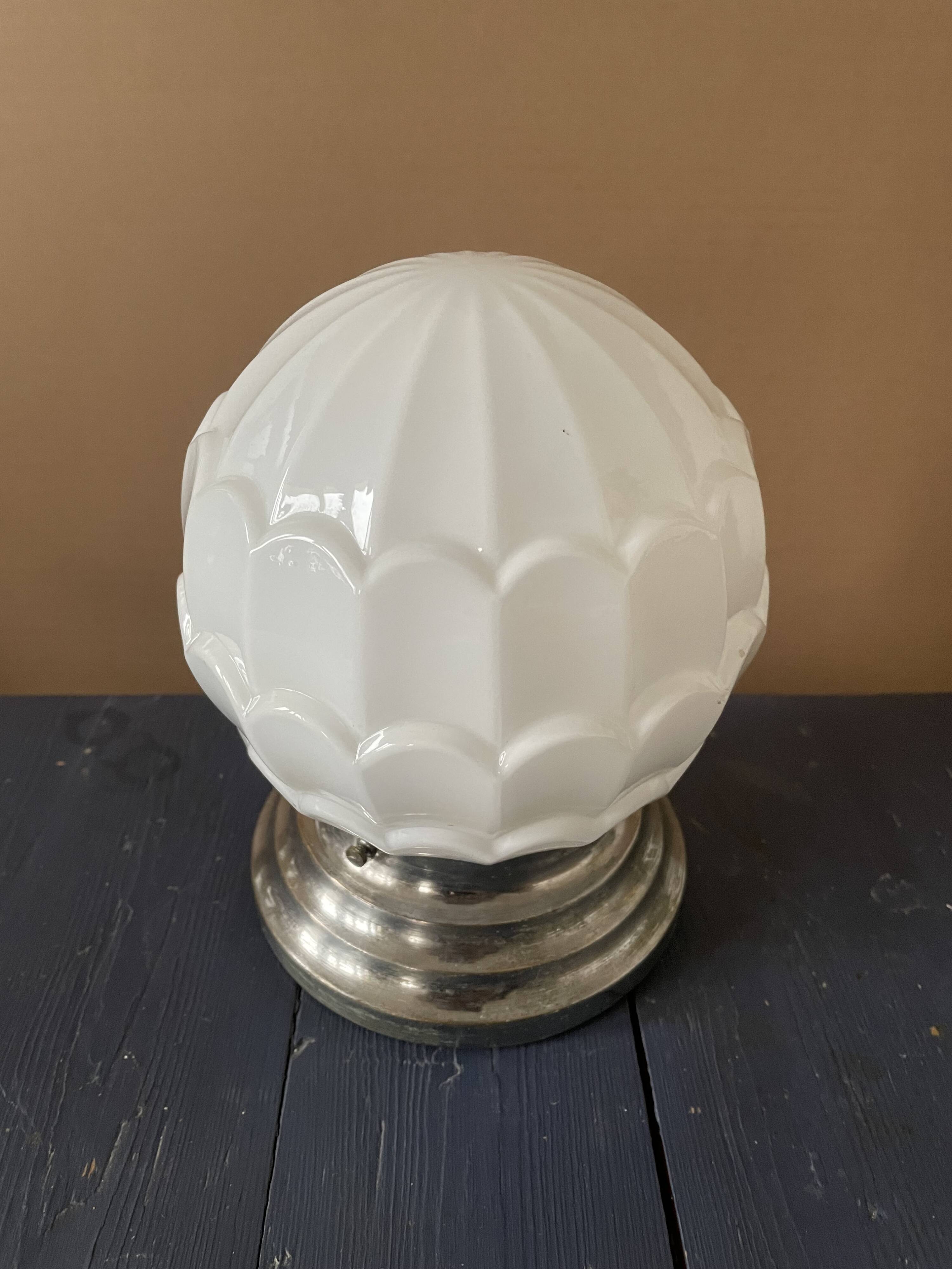 Plafonnier Art Déco ancien / opaline