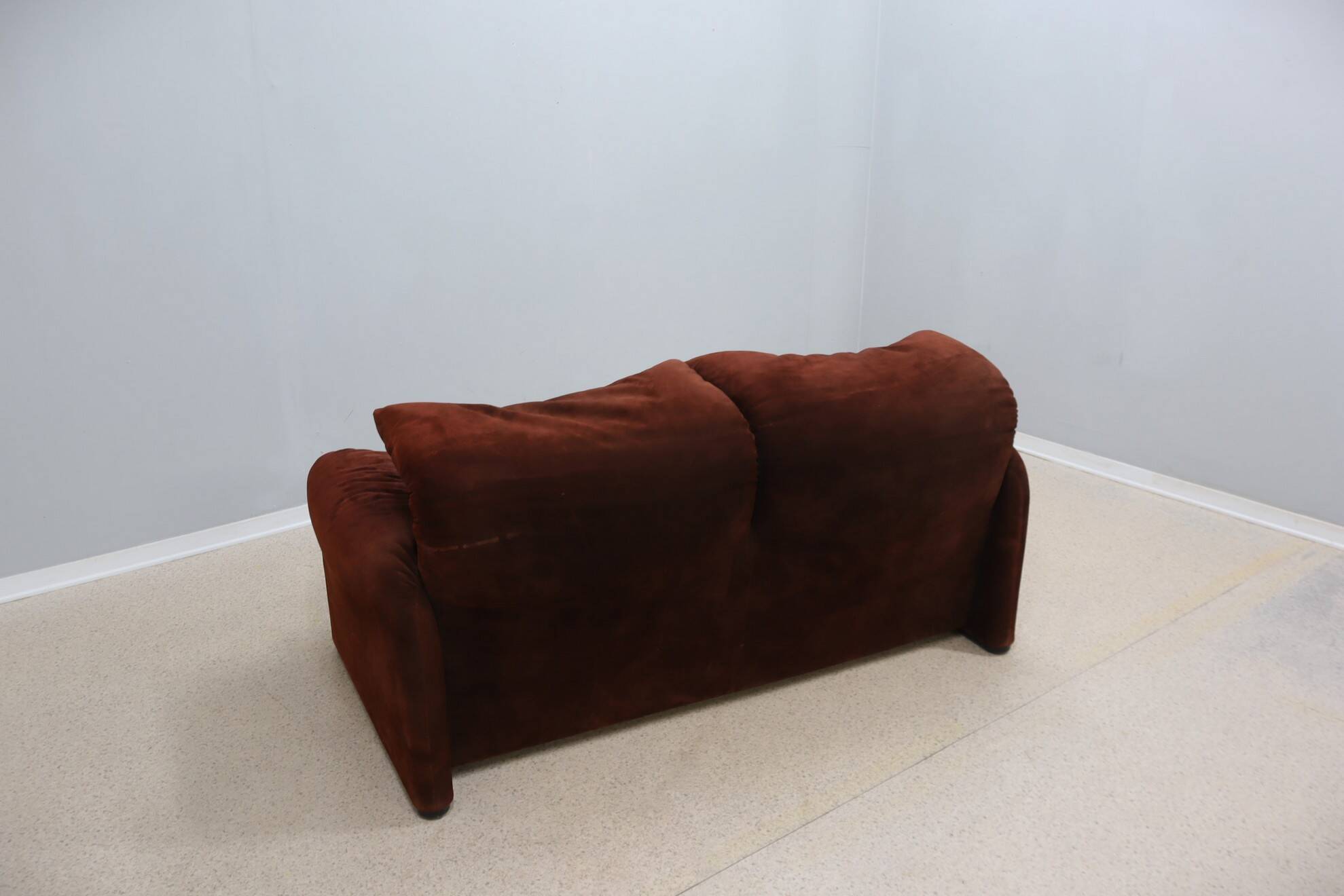 Canapé Maralunga 2 places en cuir suédé Cassina années 1970