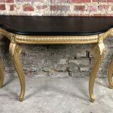 Console de style Louis XV en bois sculpté à dessus bois noir ciré