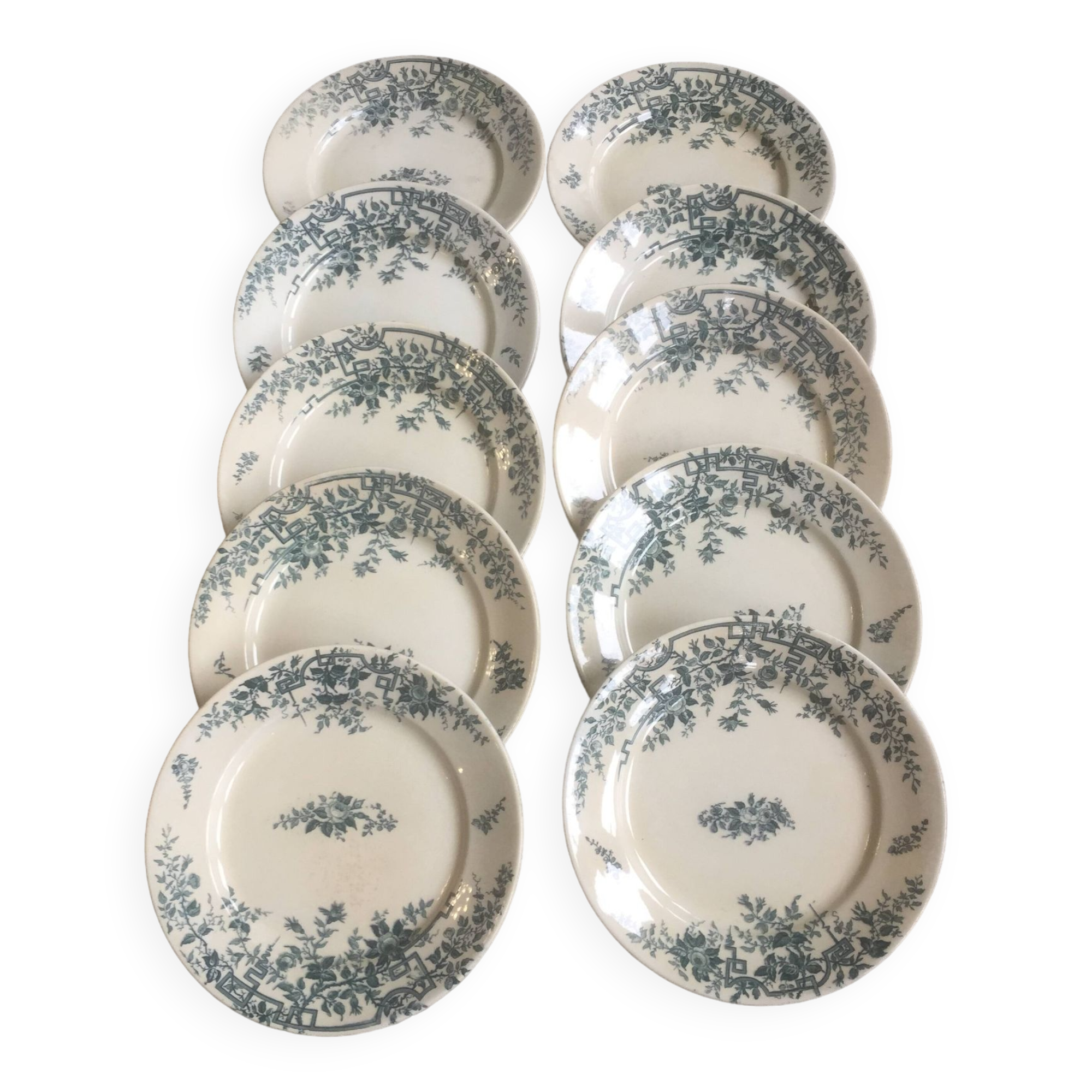 10 assiettes plates en terre de fer, Badonviller TF ( Théophile Fenel ) "Roses"- XIXème siècle