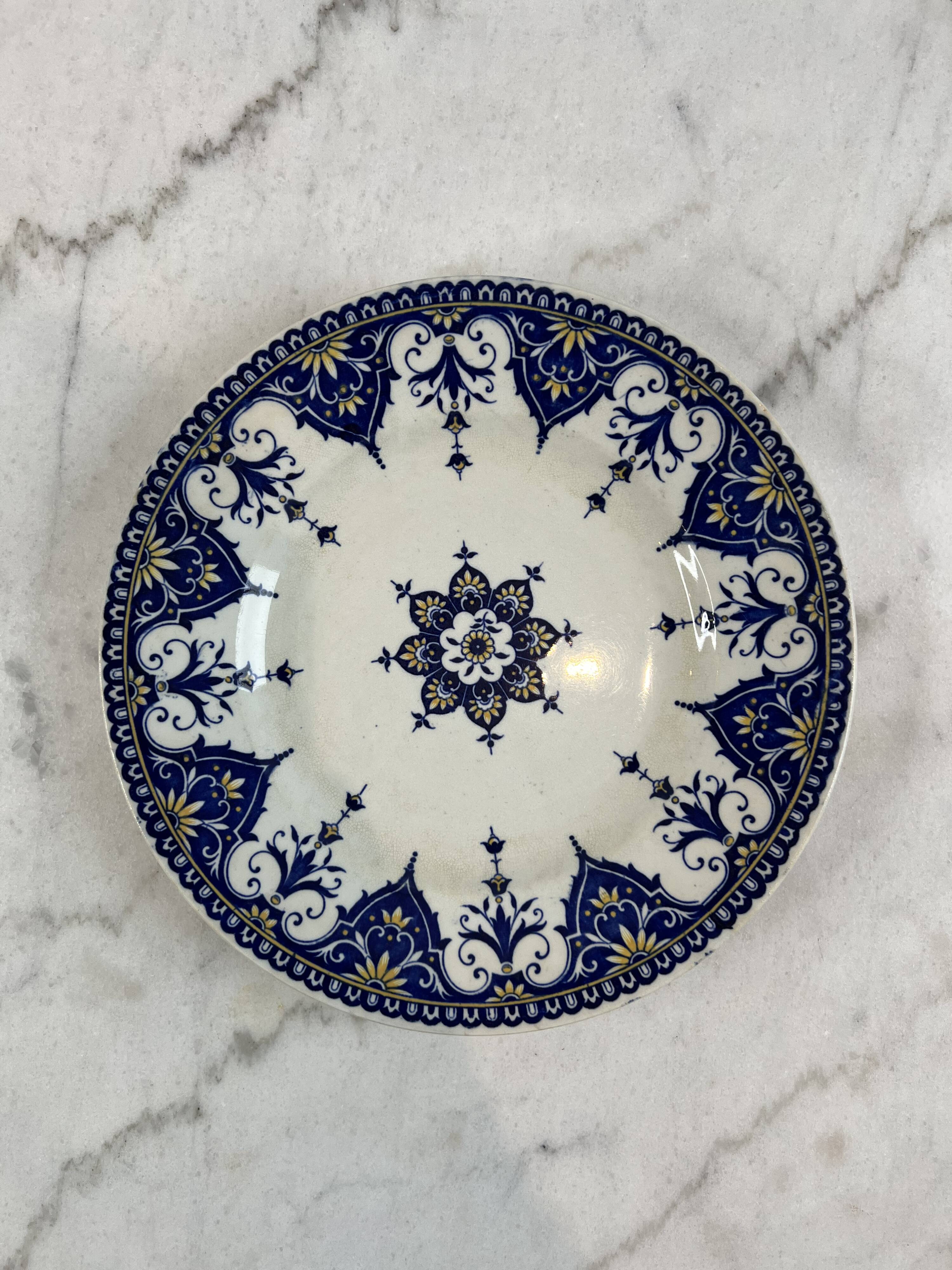 Large flat plate Sarreguemines Terre de fer Cluny