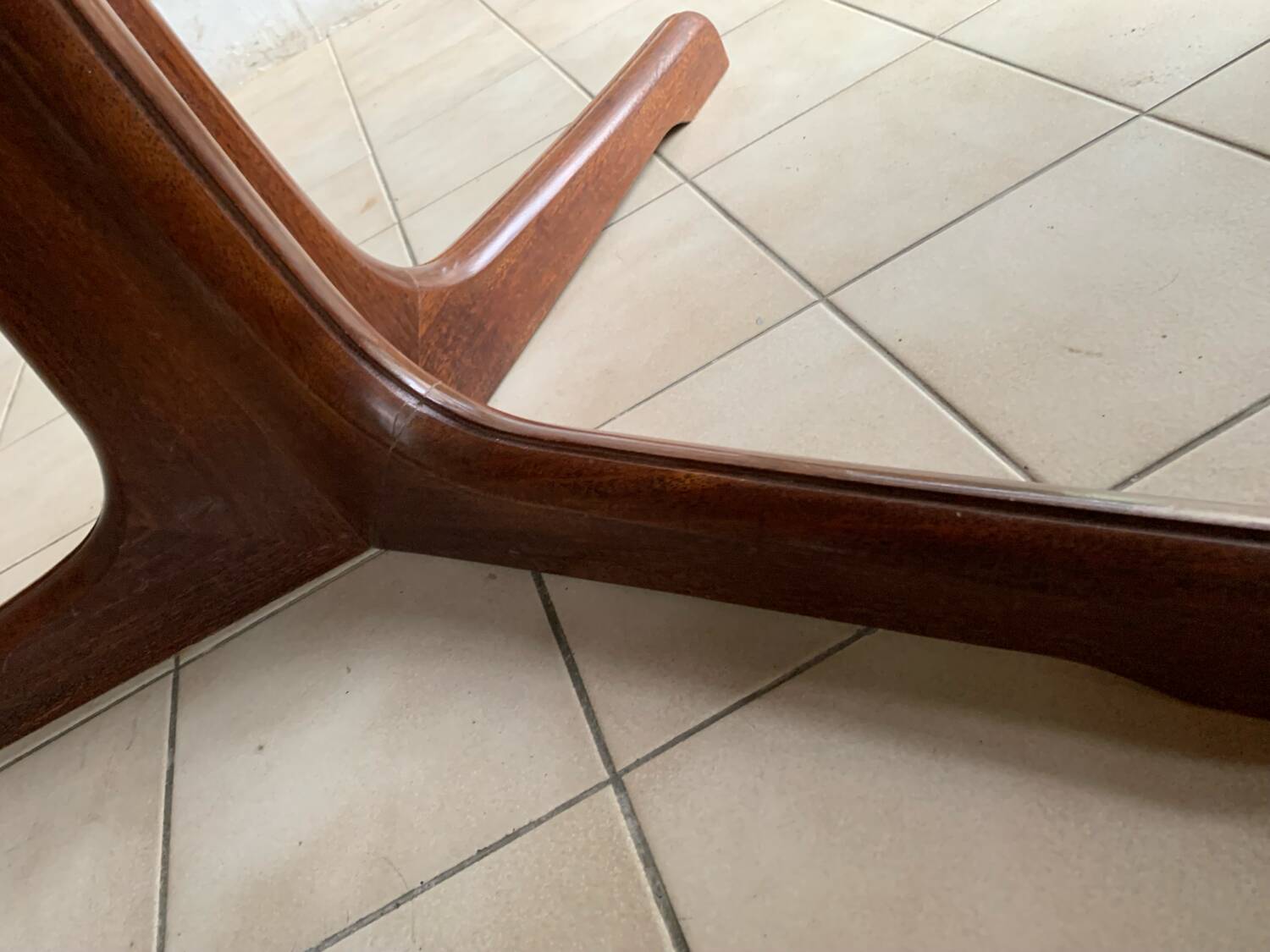 Baumann oval table with extensions