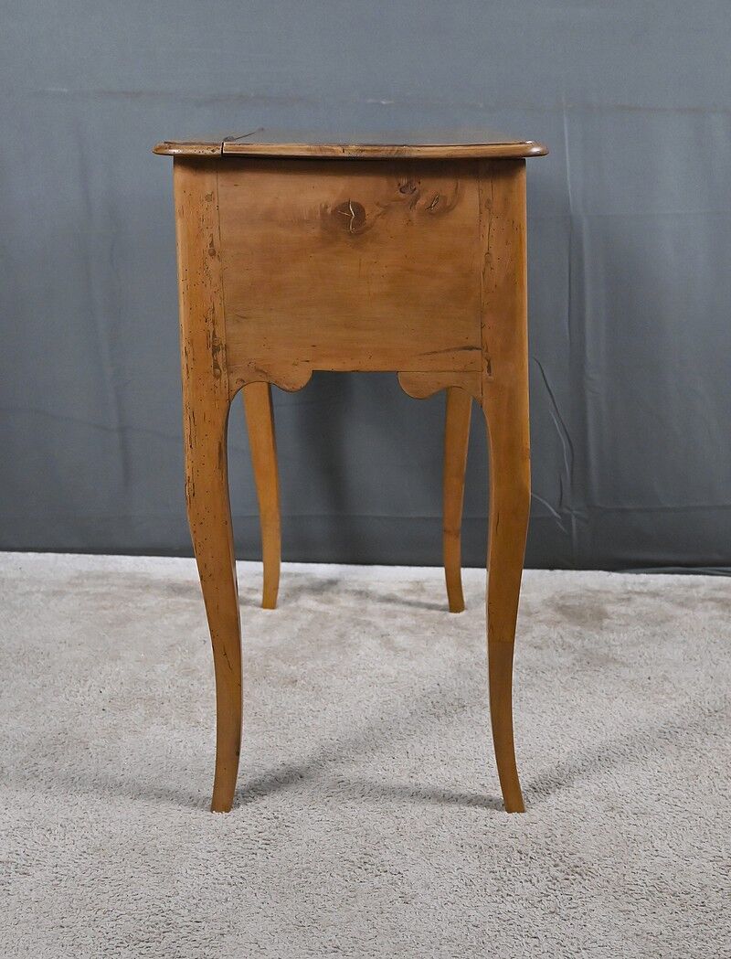 Dough table in walnut and pear wood, Louis XV – XVIII century.