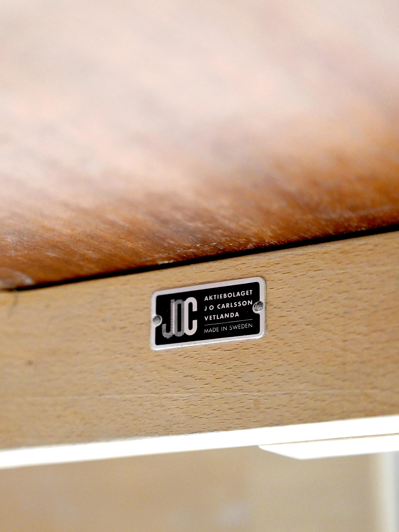 Vintage round extendable table