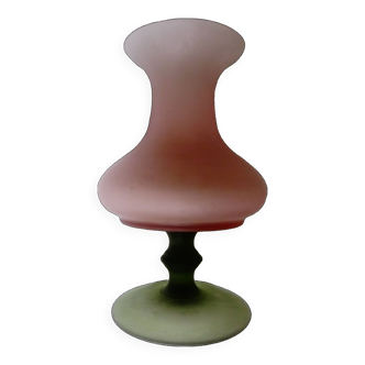 Vase sur pied en verre dépoli vert et rose. Art Déco,Art Nouveau