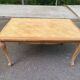 Table à manger Louis XV extensible rénovée en bois brut