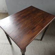 Table basse en bois massif avec pieds torsadés, début XXème