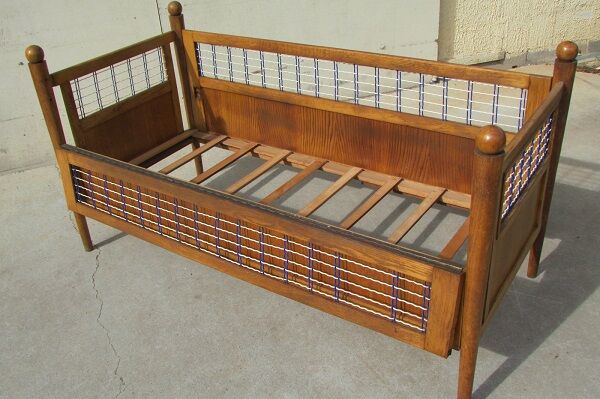 Lit enfant à système vintage, chêne et scoubidou