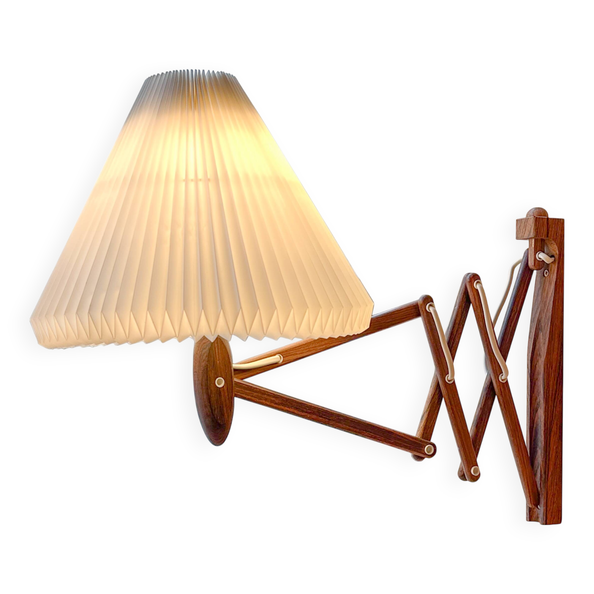 Le Klint - Teak wall lamp by Erik Hansen | 1950s