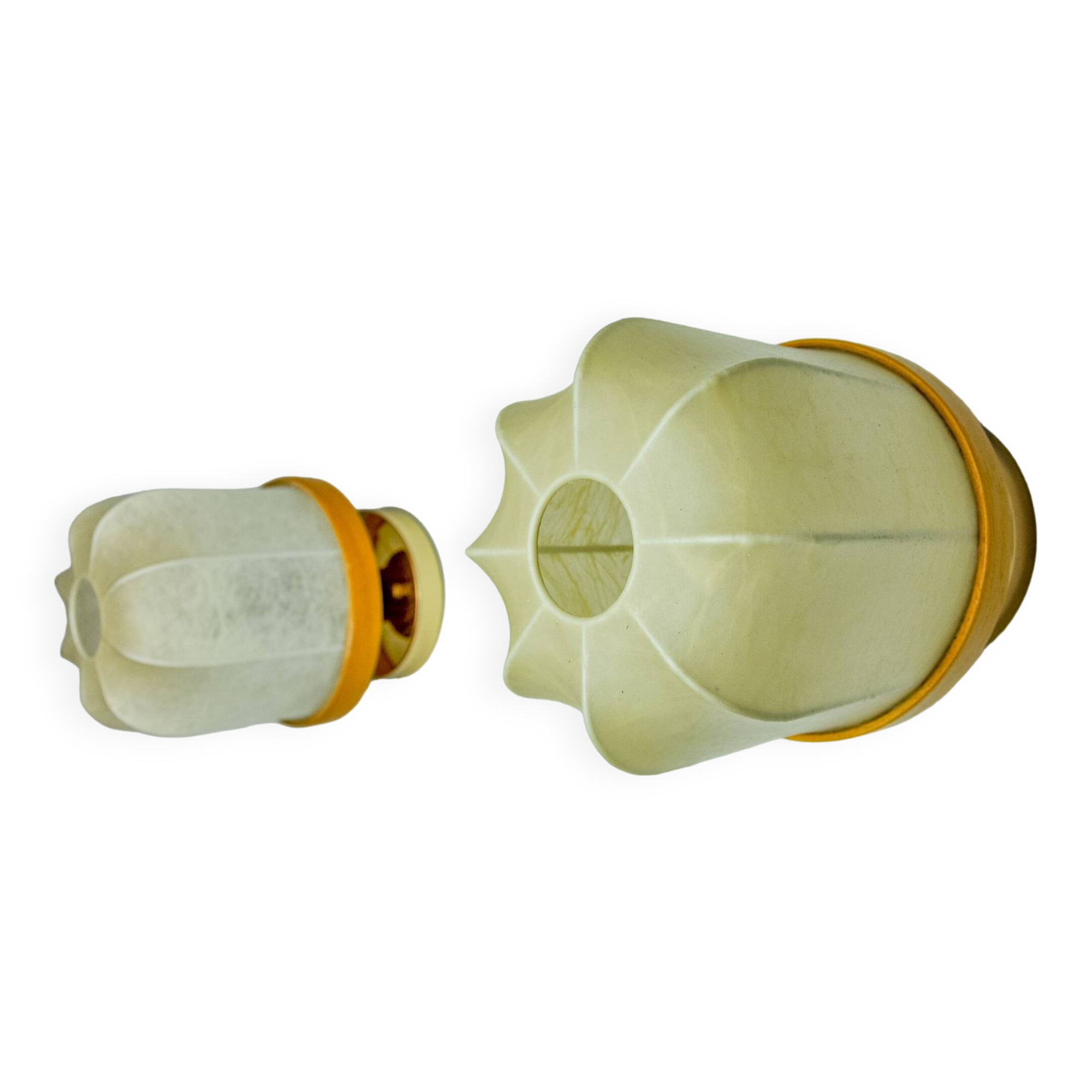 Pair of "cocoon" wall lights, resin and pine, Italy, 1970