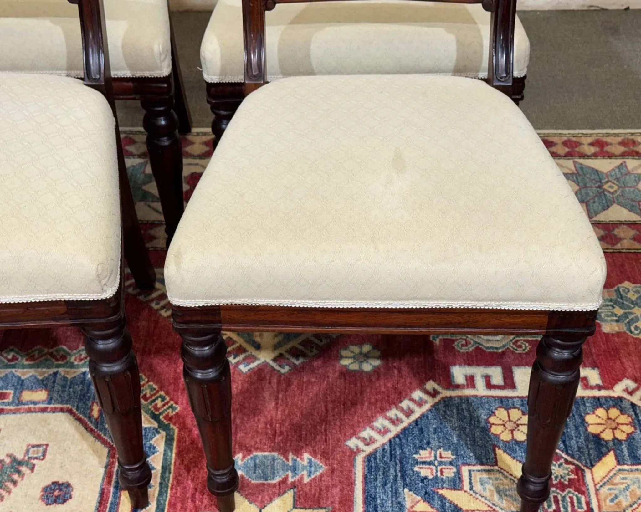 Set of 2 armchairs and 6 English mahogany chairs from the 1950s.