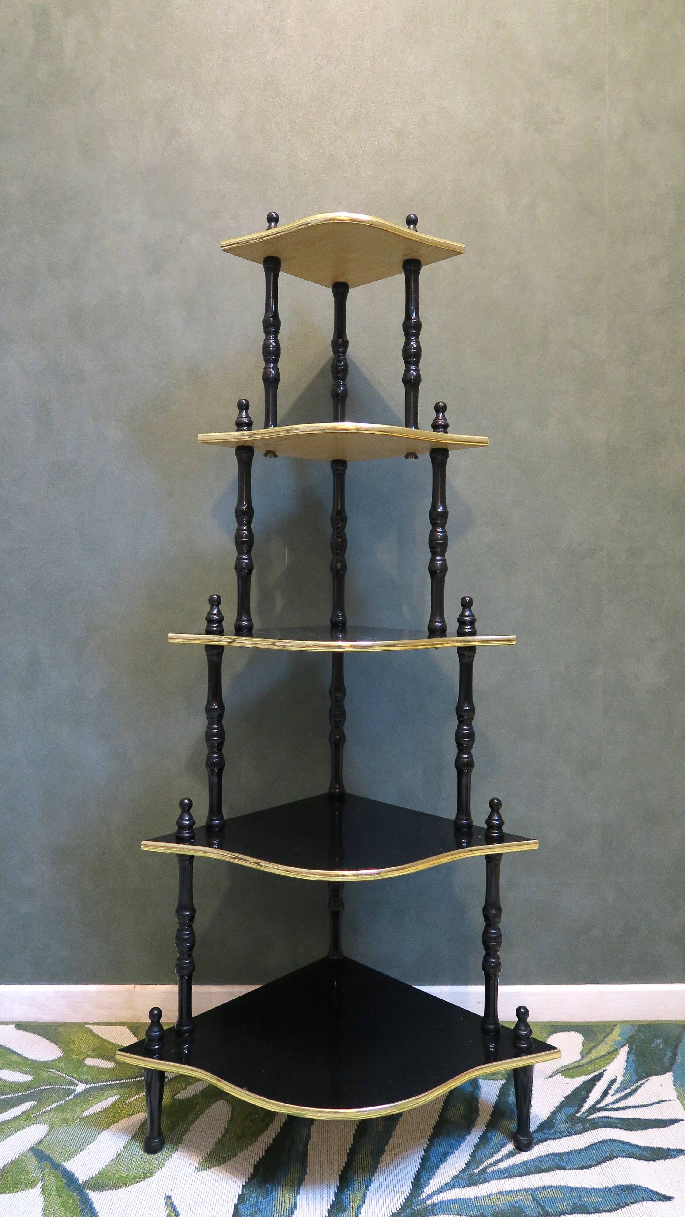 Hanging shelf, with two sides.