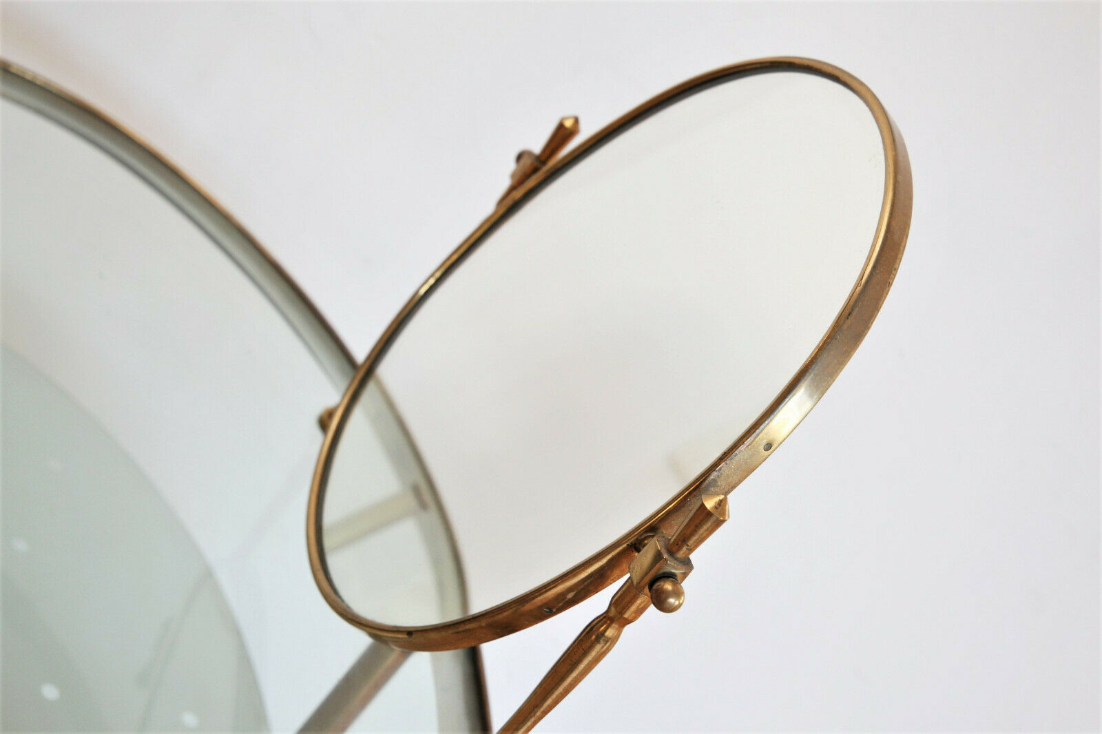 Modernist hairdresser in gold metal, brass and glass, 1960s