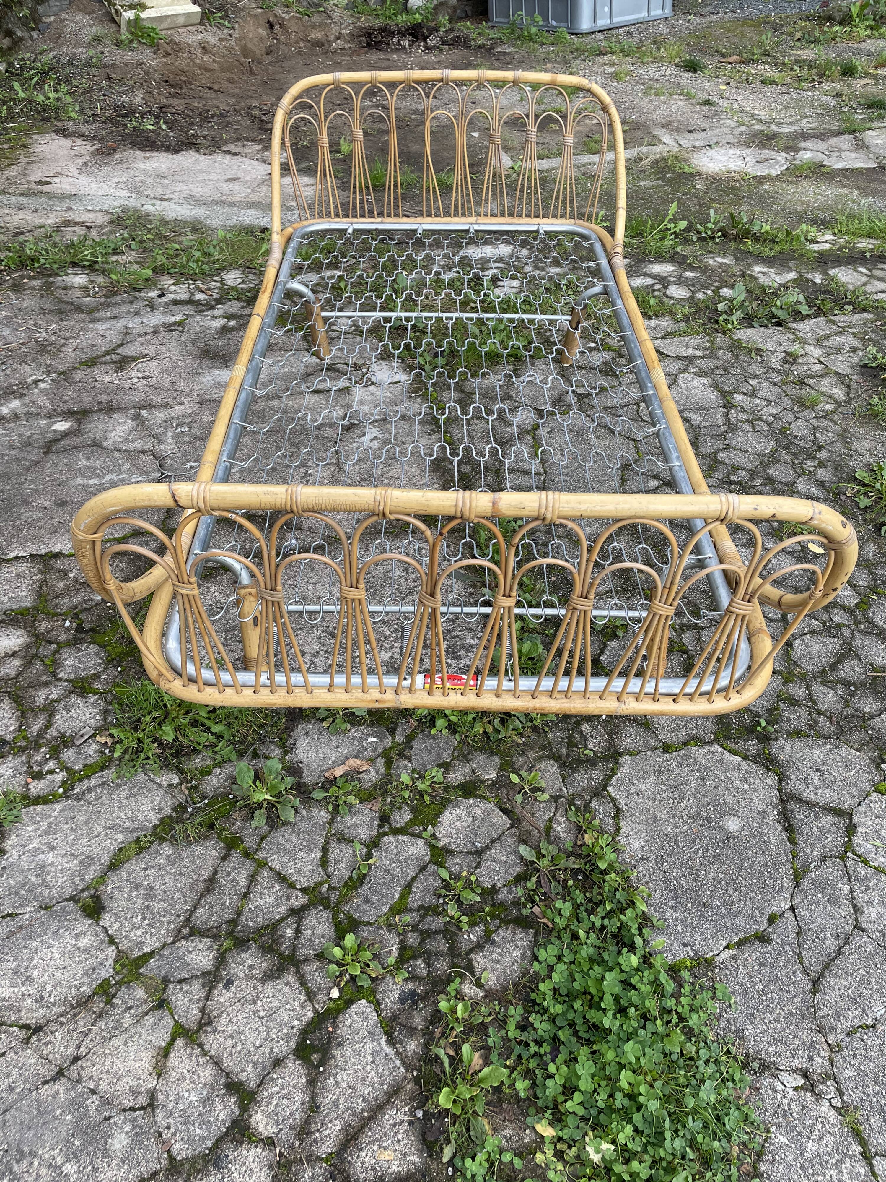 Lit corbeille en rotin