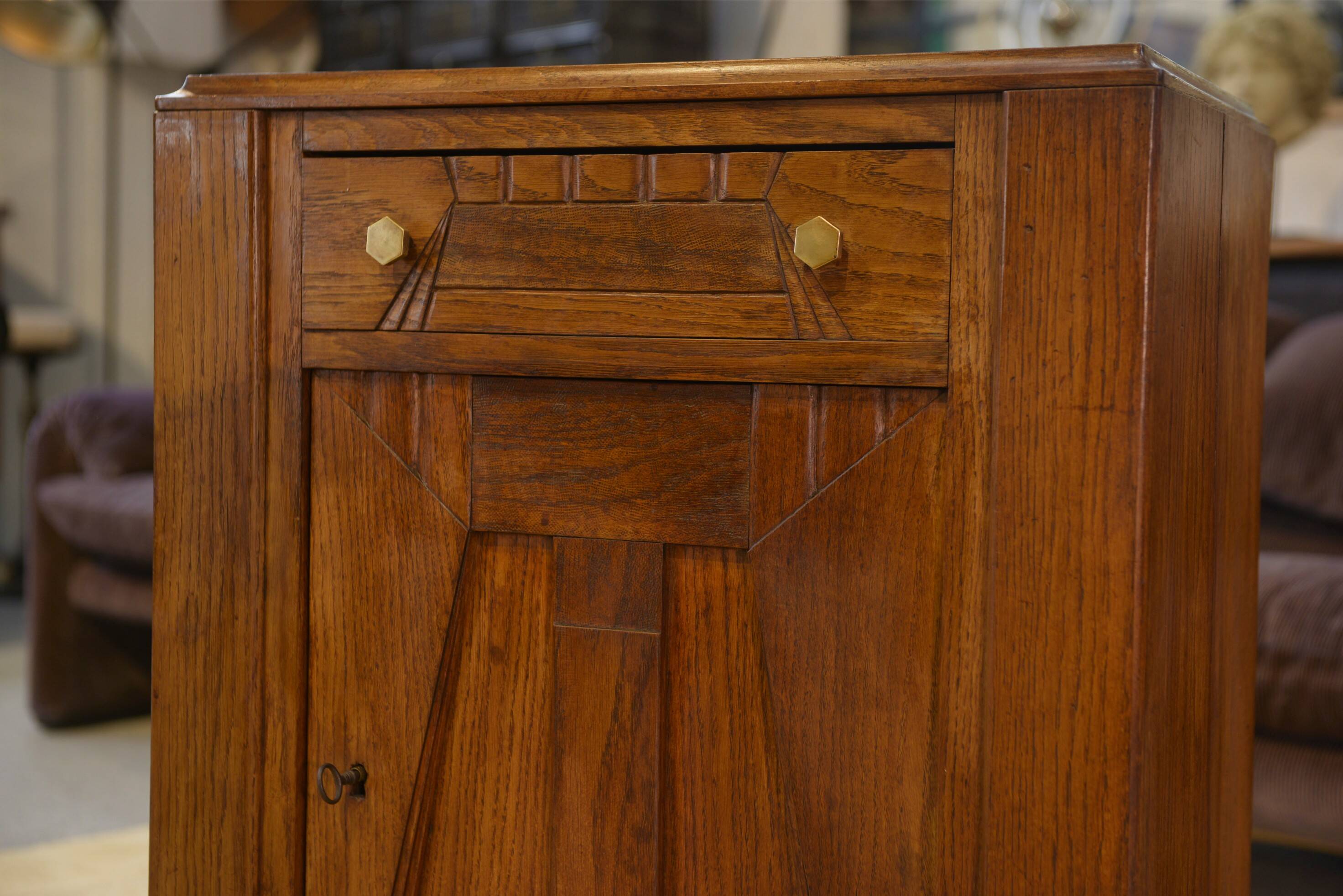 Art Deco oak chest of drawers with 5 drawers from the 1930s.
