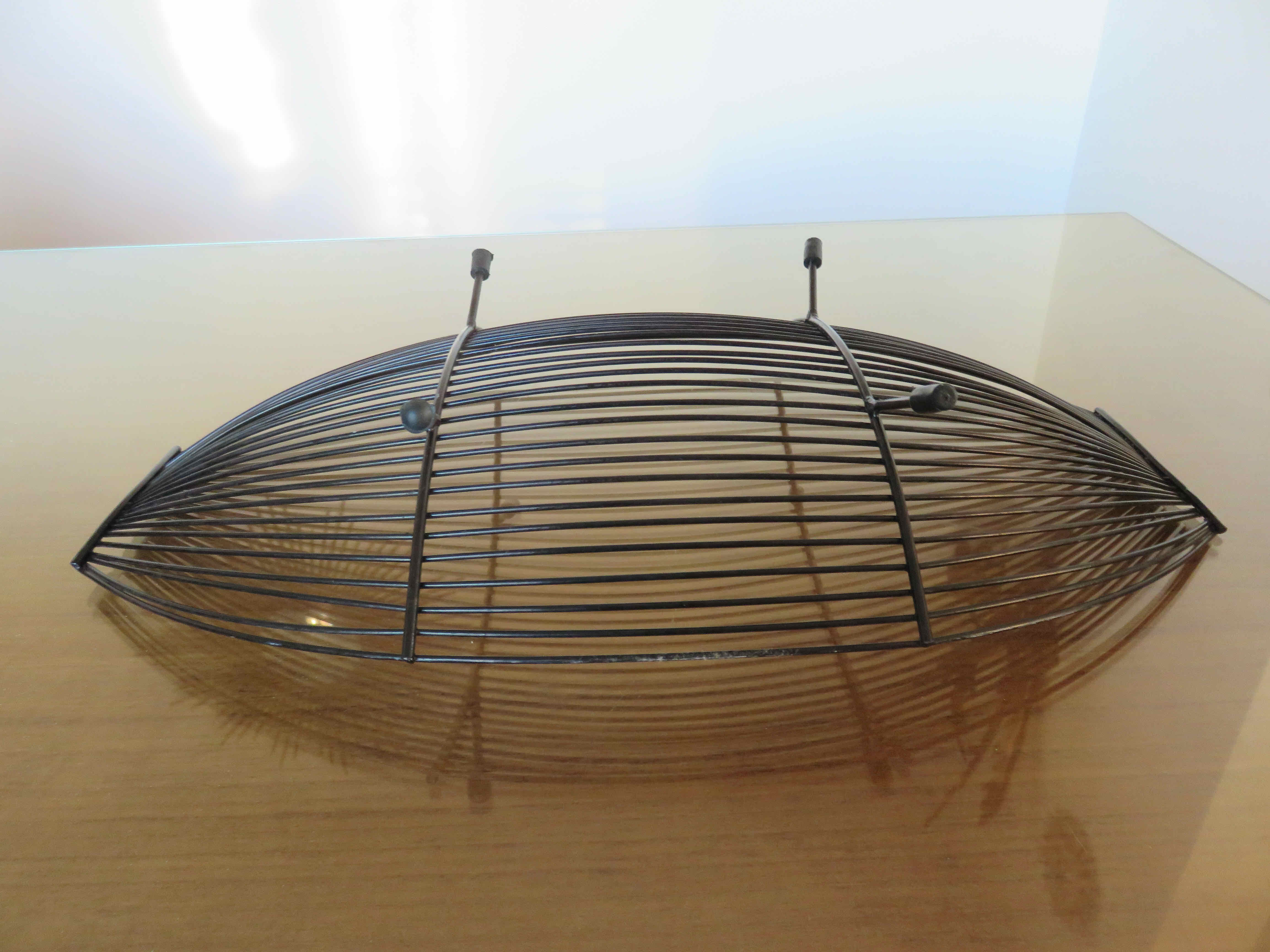 Minimalist fruit basket 50s 60s