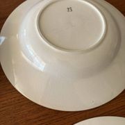 Lot de 4 assiettes creuses dépareillées en faïence ancienne • Décor fl