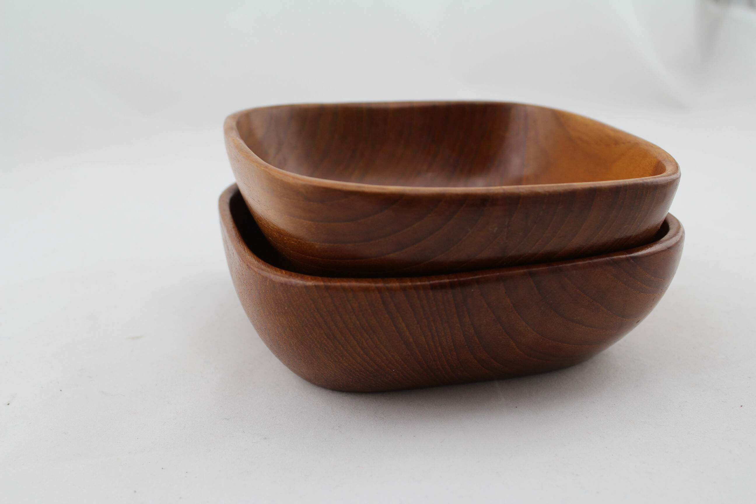 2 cups or empty pockets teak