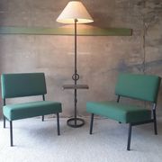 Chauffeuses de style Pierre Guariche, structure métal, années 1960