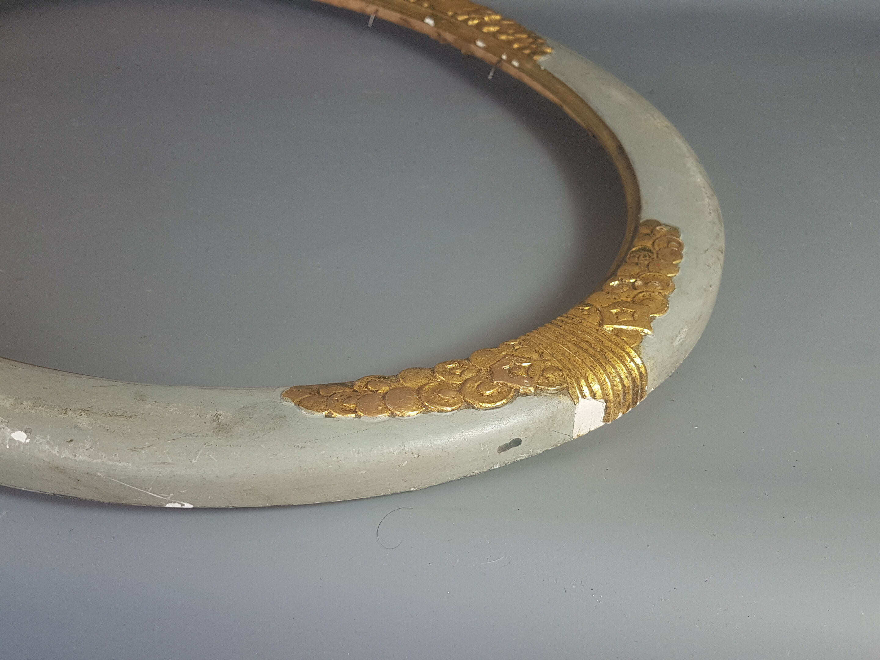 Old Art-Deco oval wood -stucco frame, 56x41 cm, 50x35 cm SB leaf