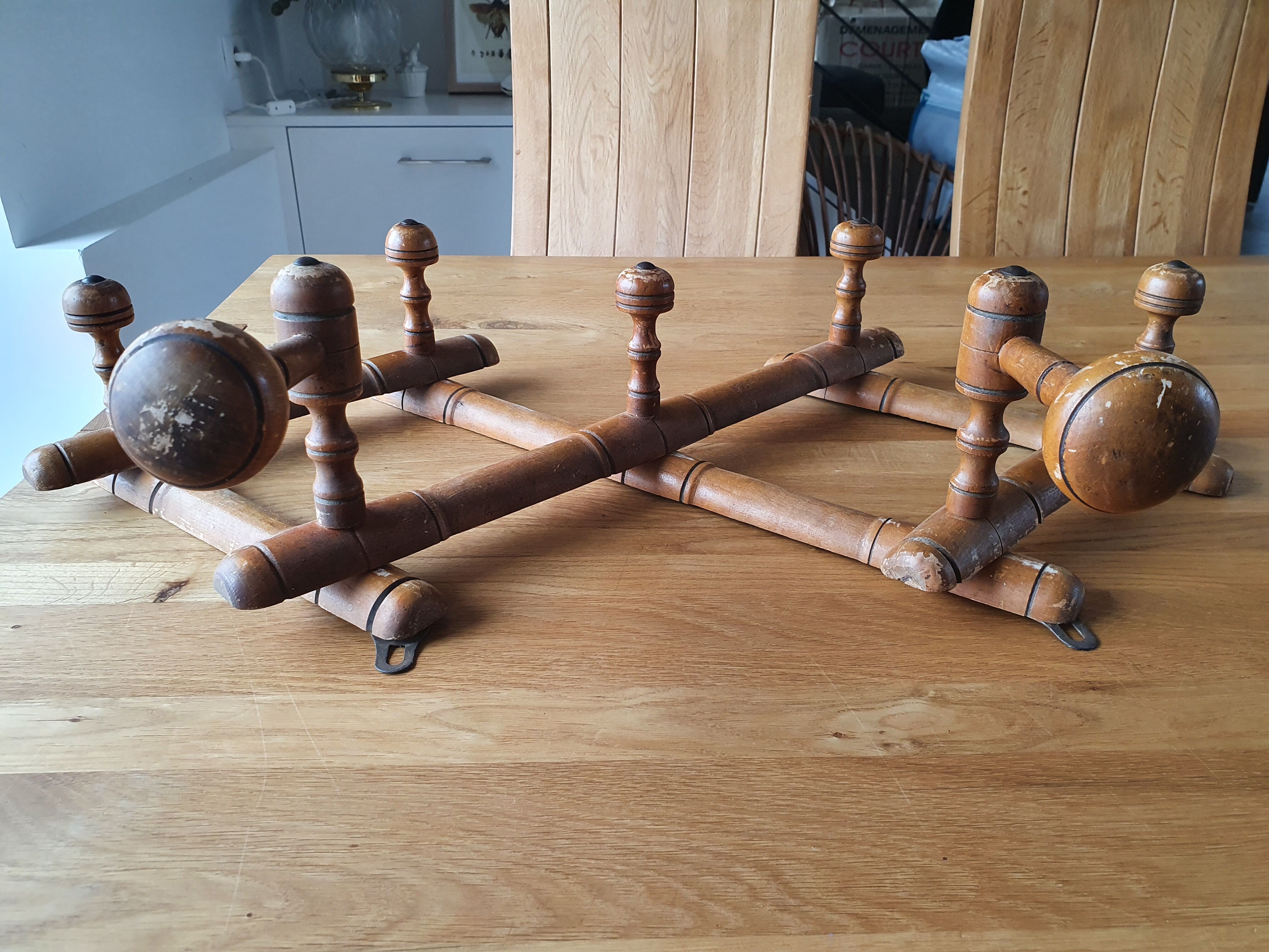 Extendable coat holder