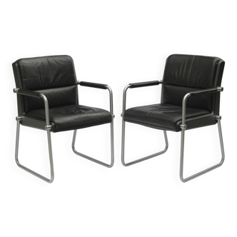 A pair of Bauhaus armchairs, chromed steel tubes, leather, Germany, 1970