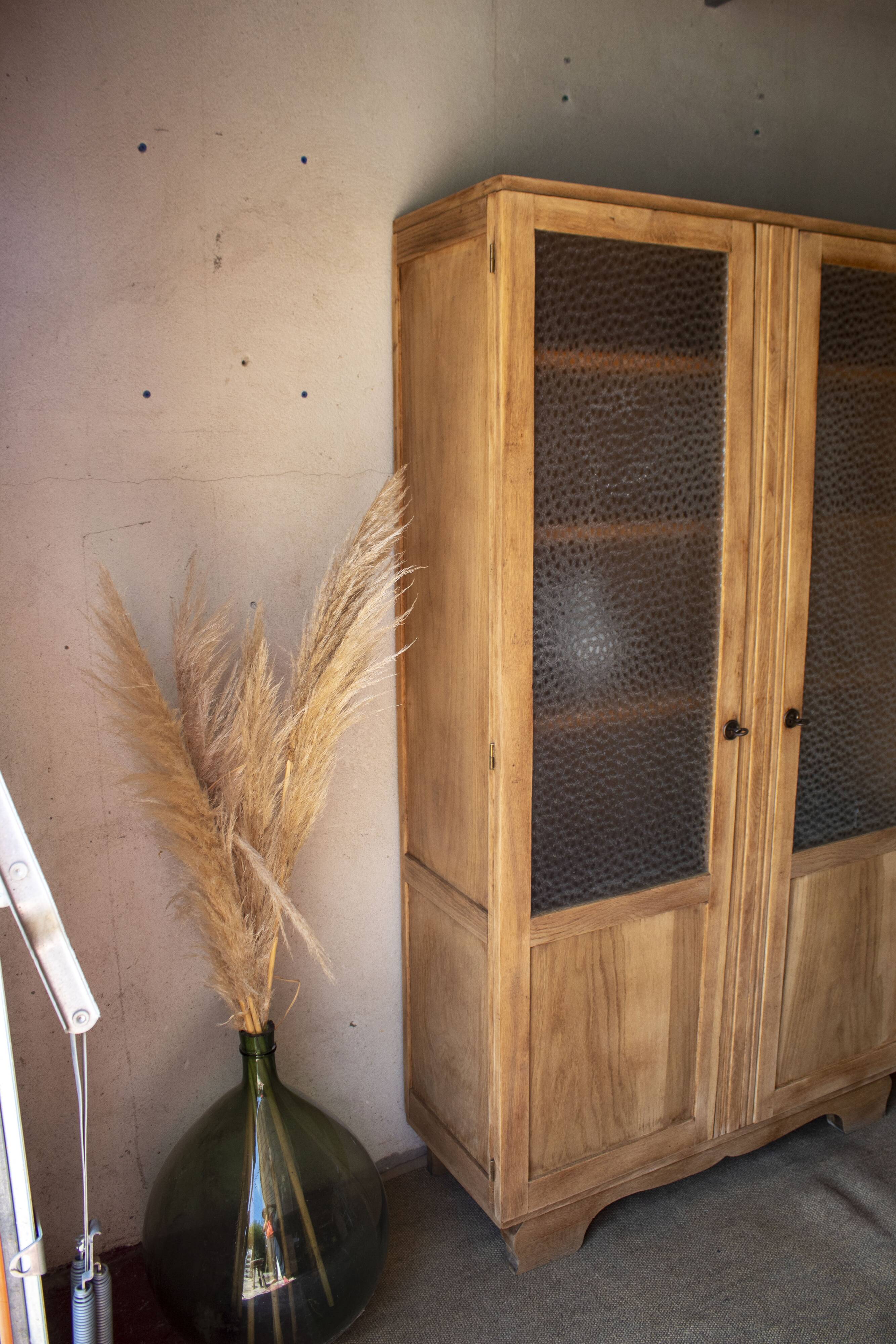 Parisian glass cabinet / Display cabinet