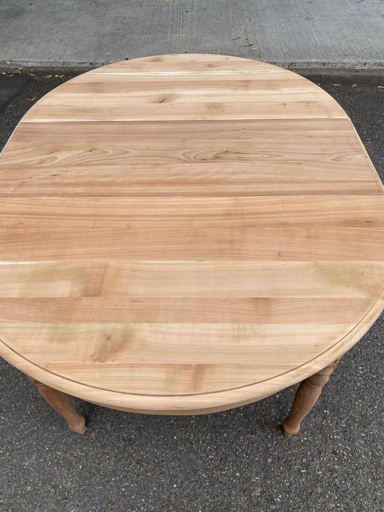 Round extendable dining table Louis Philippe stripped in solid cherry wood 1