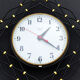 Horloge murale moderniste ORTF en fer laqué, verre et laiton - France 1960