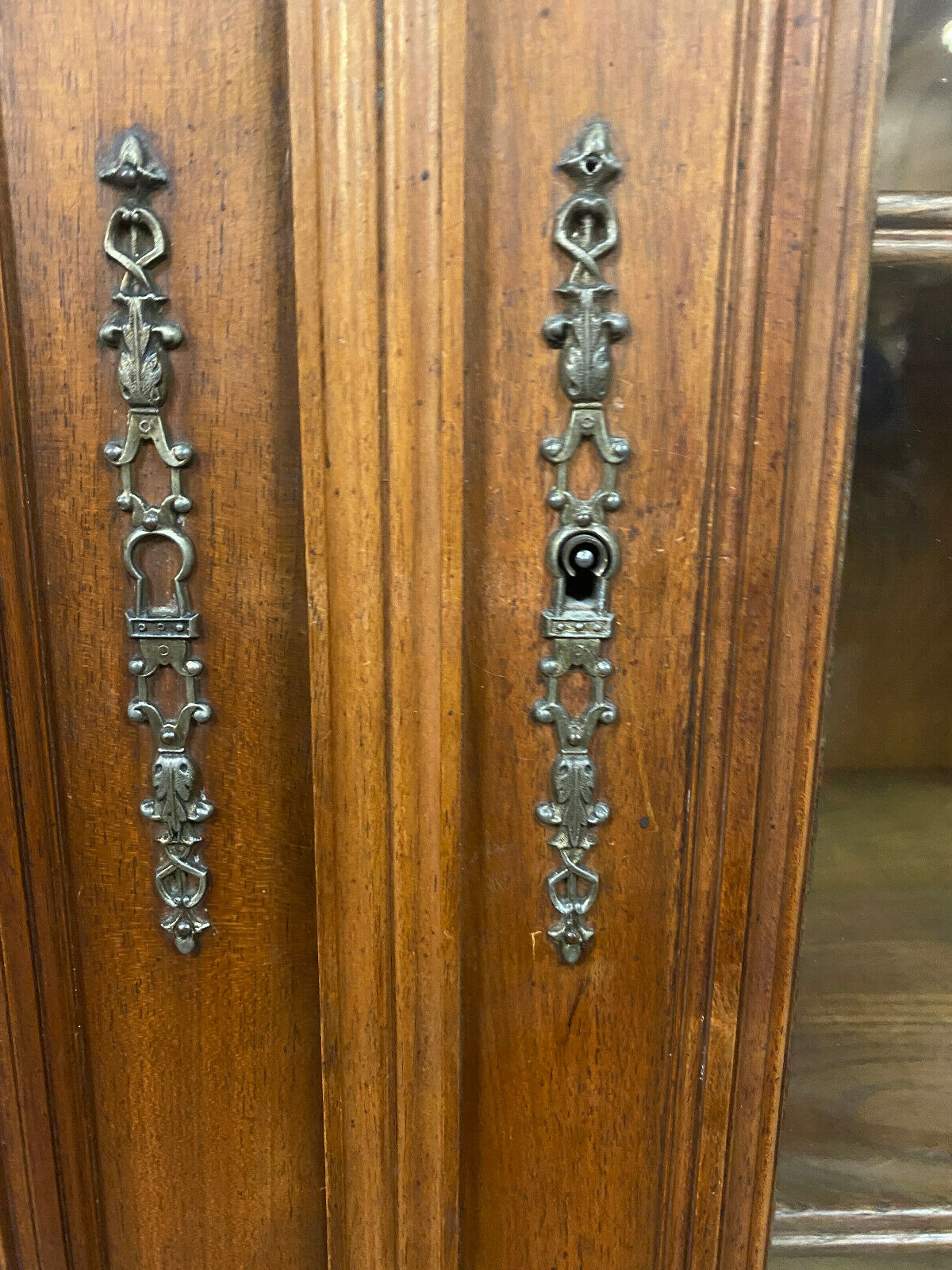 Gothic Renaissance library in solid walnut with columns around 1850