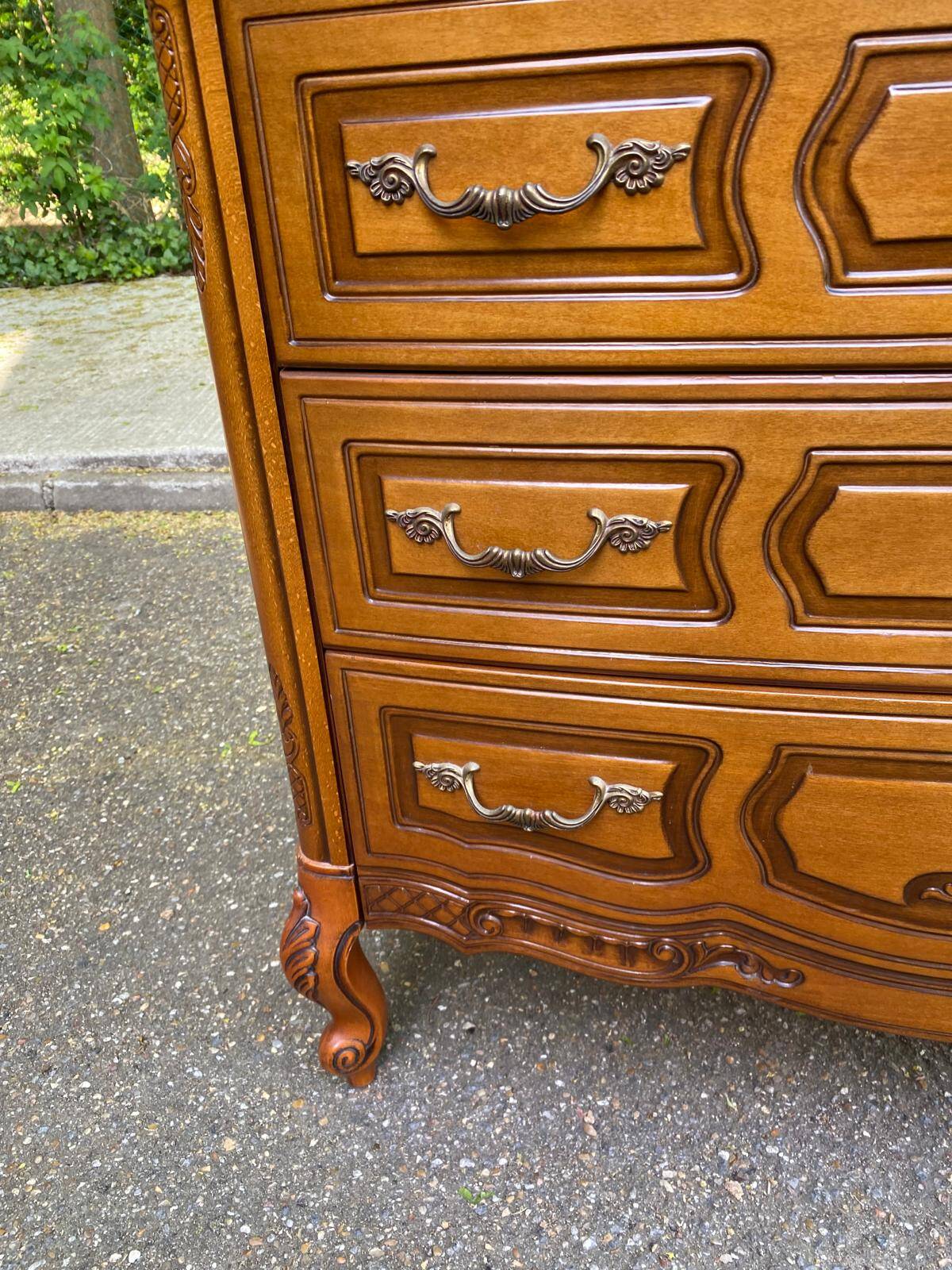Curved bow commode Louis XV in solid wood and marquetry from the 1960s of the 20th century.