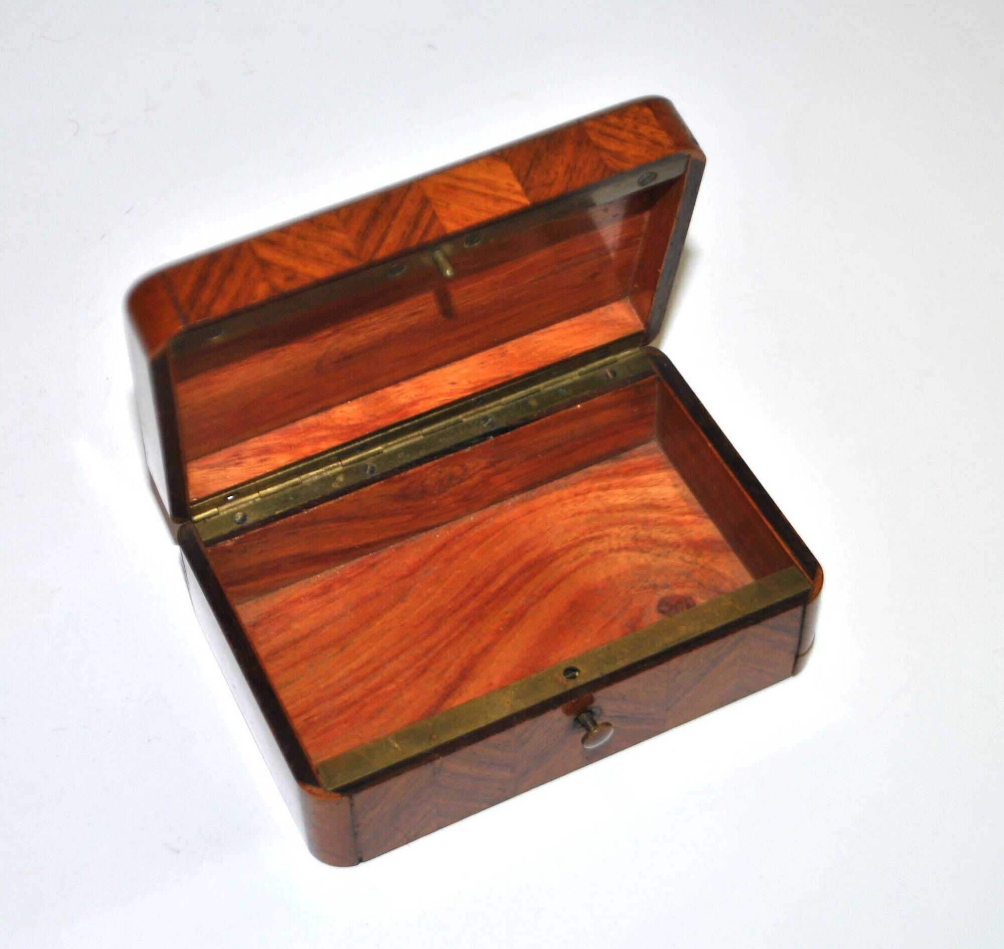 Antique box with marquetry wood, clover decoration, 7 x 11 cm.