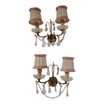 Adorable pair of antique wall lights in gilded bronze, crystal pendants and a