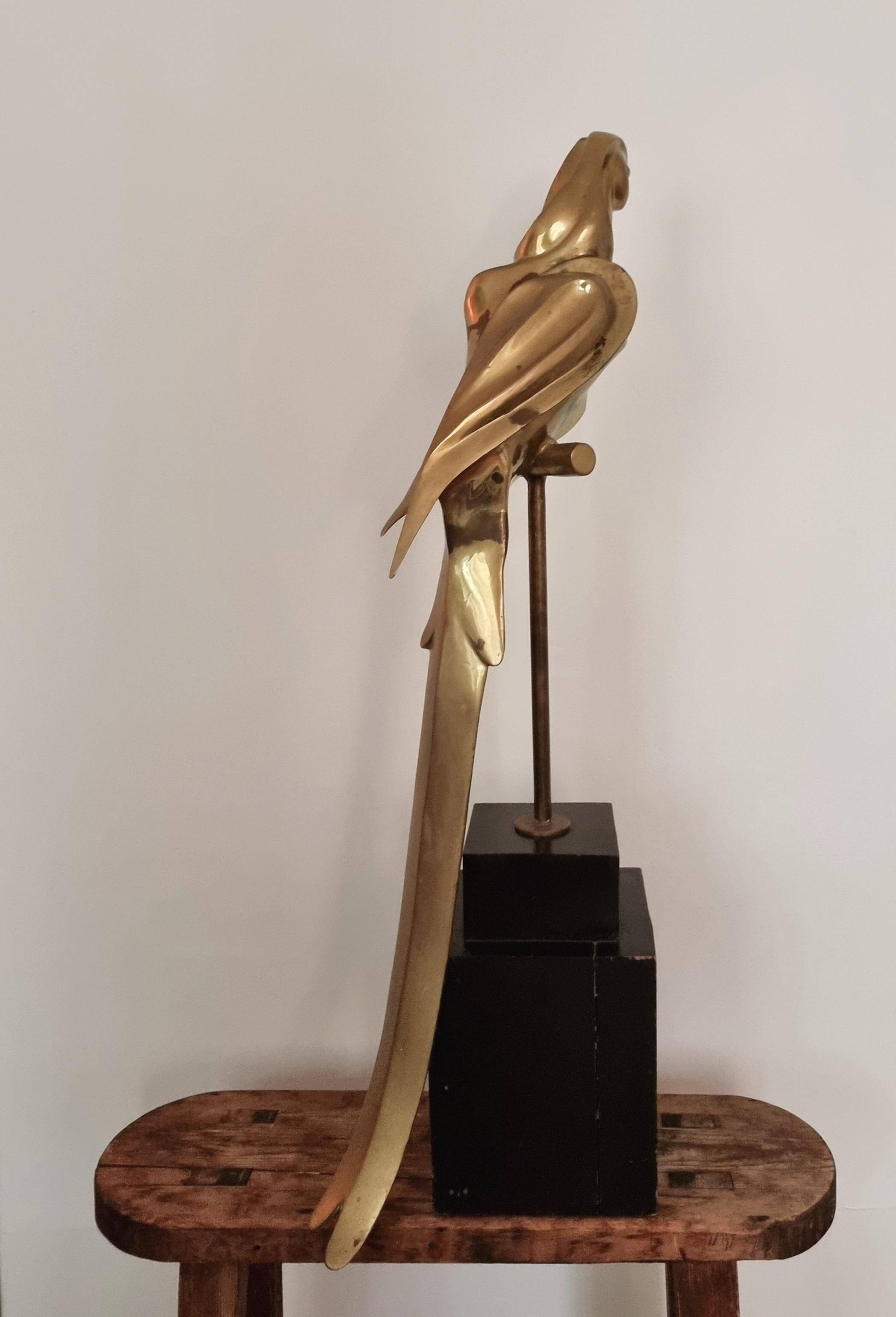 Decorative sculpture in solid brass representing a parrot, 1970s, Palm Beach/Hollywood Regency.