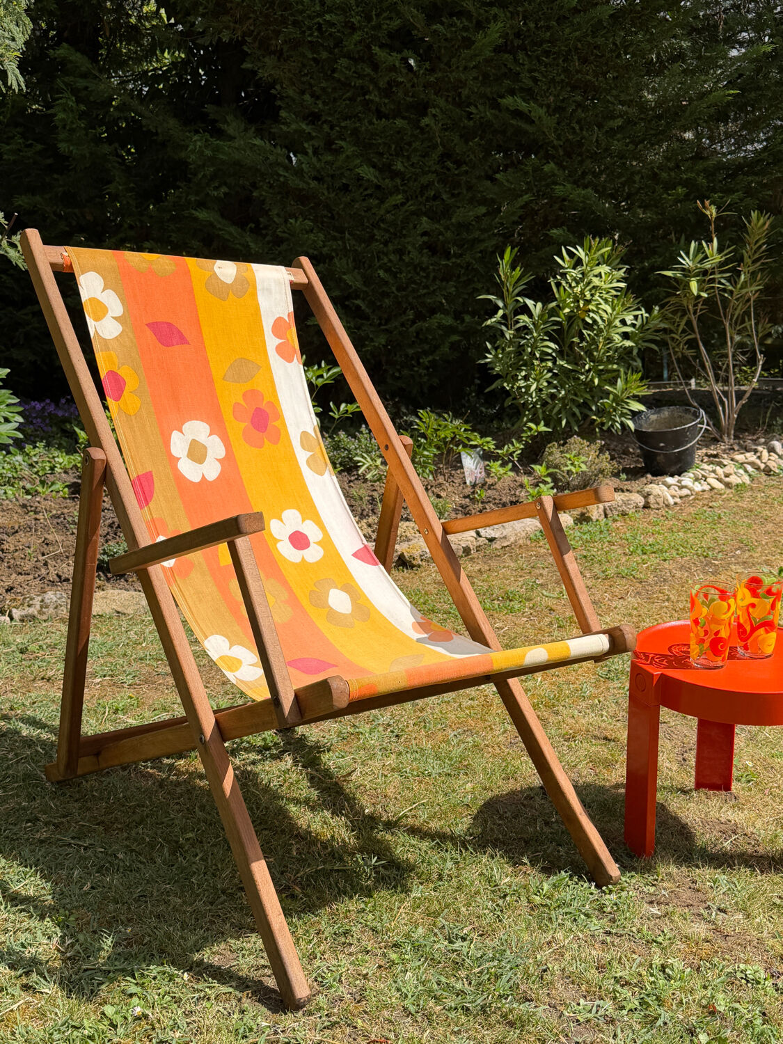 Vintage "Flower Power" Deckchair – 1970s Floral Fabric