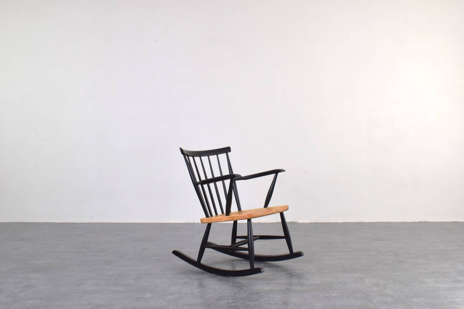 Chaise à bascule suédoise du milieu du siècle, années 1960.